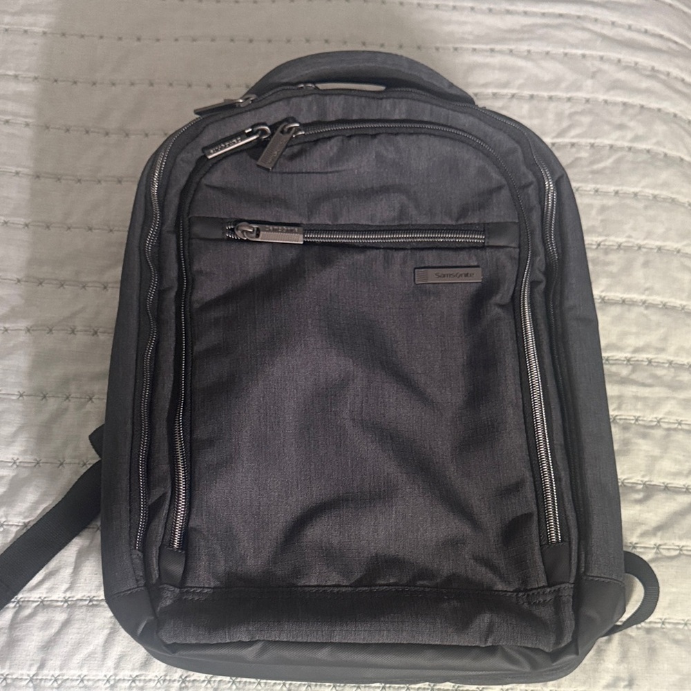 Like New - Samsonite Charcoal Gray Men's Backpack - Picture 2 of 7